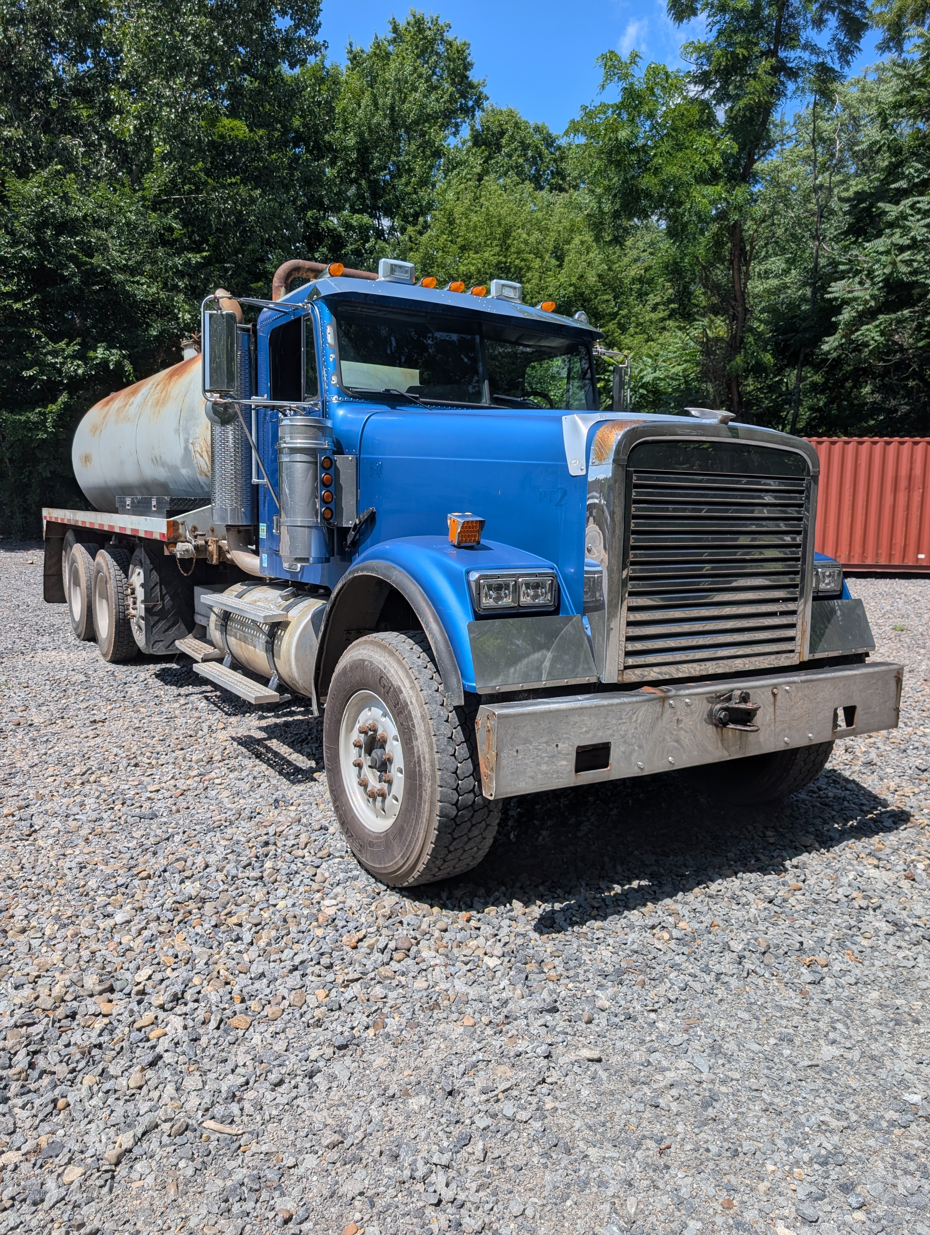 2003 FREIGHTLINER FLD120 in Youngstown, OH