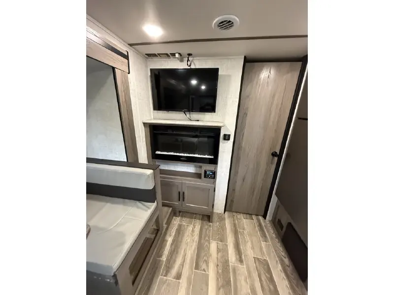 2022 GULF STREAM ENLIGHTEN 23RLS