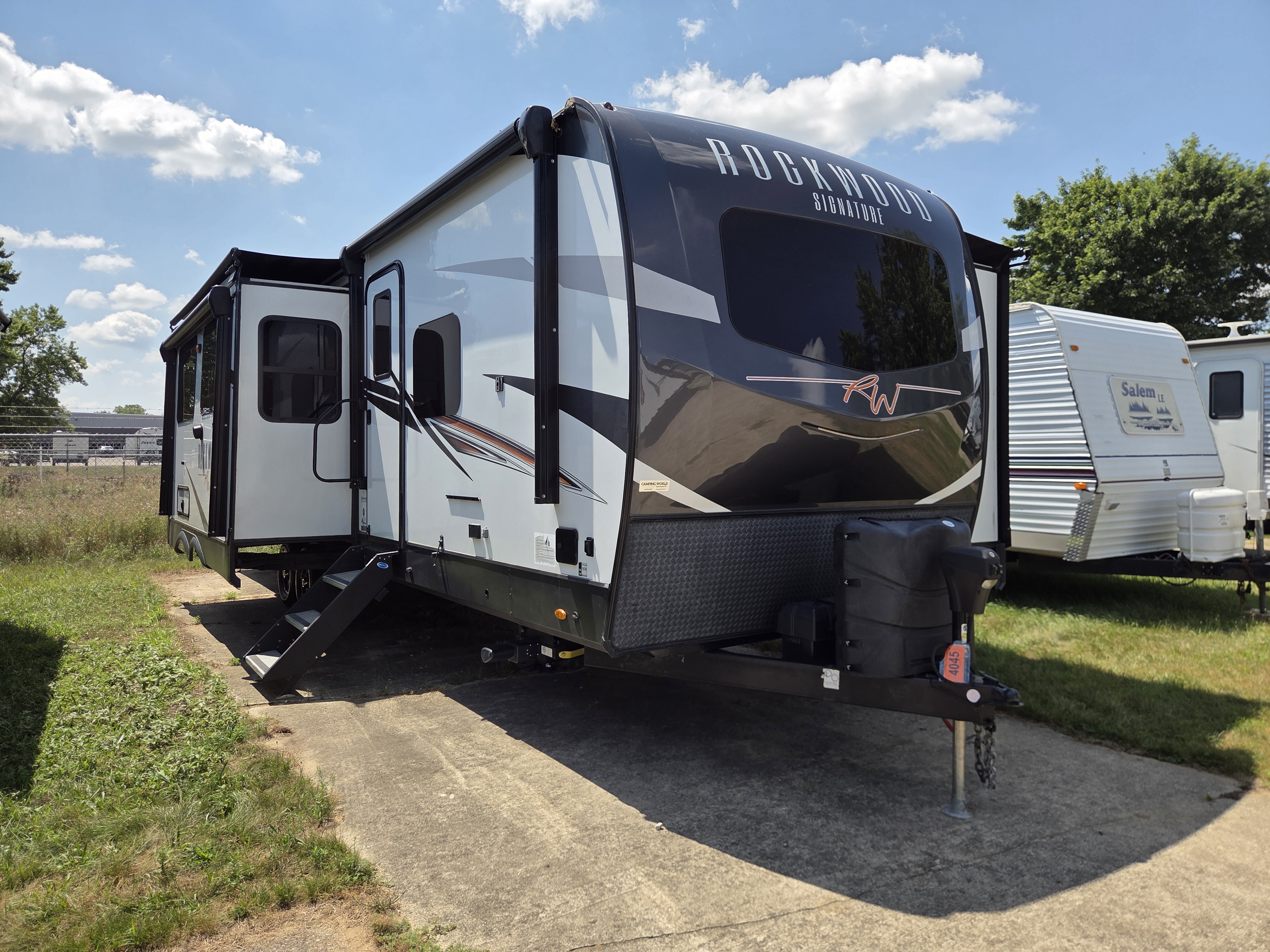 2022 Forest River Rockwood Signature Ultra Lite 8336BH in grand rapids MI