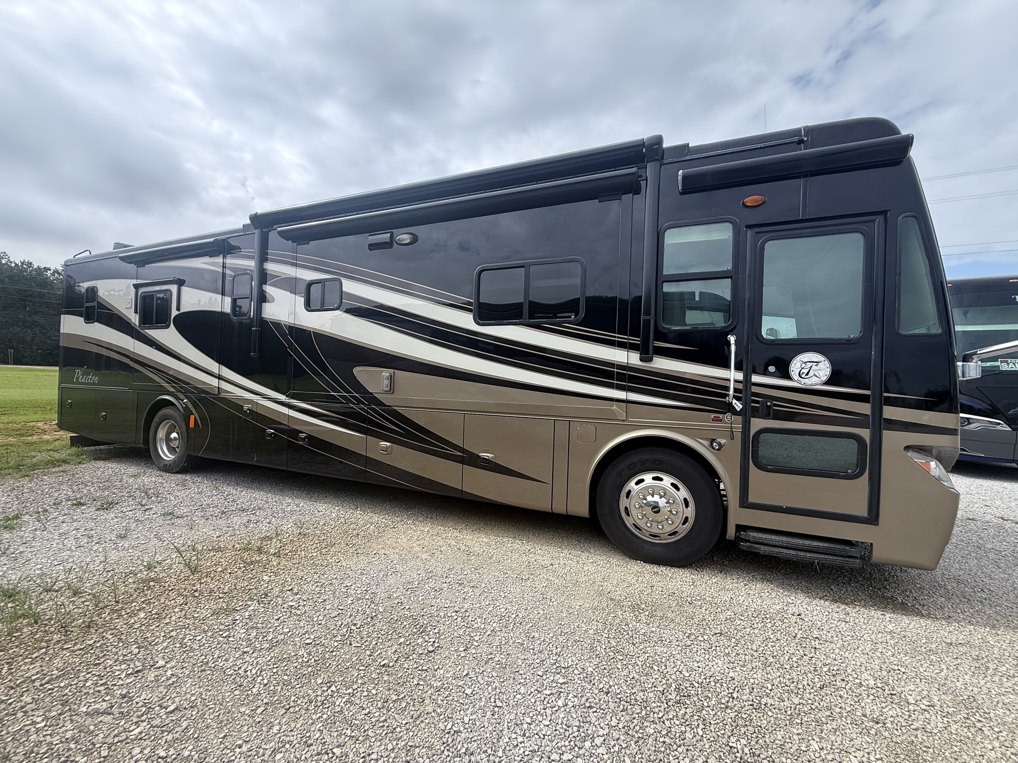 2013 Tiffin Motorhomes PHAETON 40 QBH RV