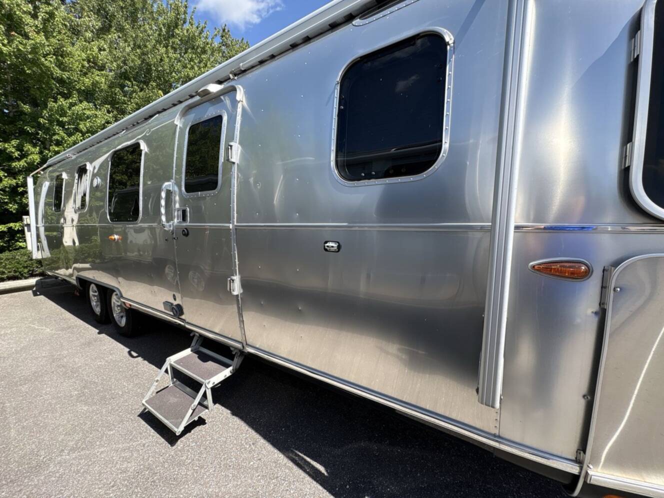 A photo of this 2022 Airstream Classic 30RB TWIN