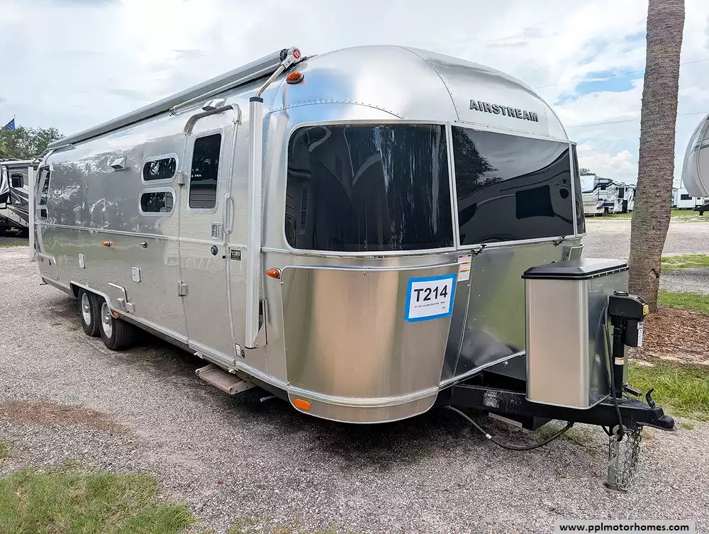 2021 Airstream Globetrotter Twin 30RB TWIN in summerfield FL