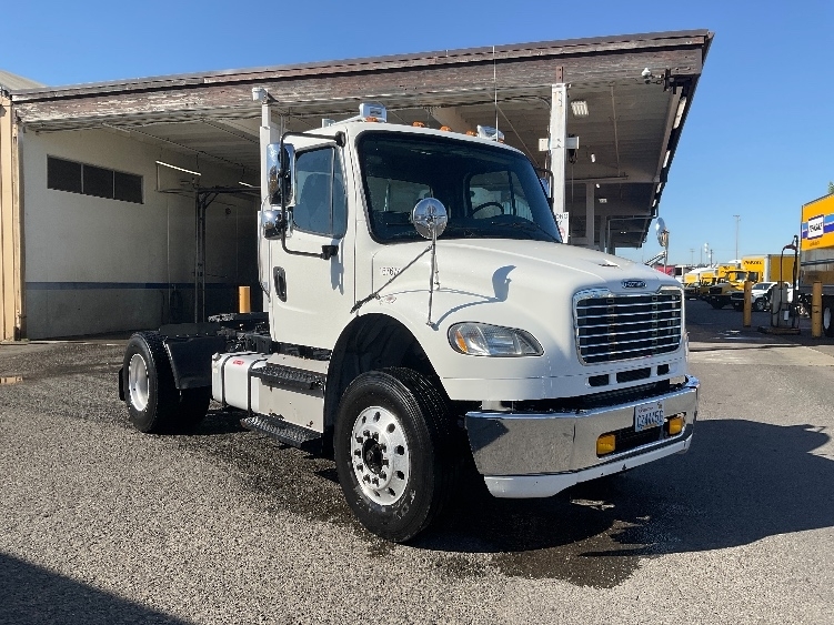 2017 FREIGHTLINER BUSINESS CLASS M2 106 in Tacoma, WA