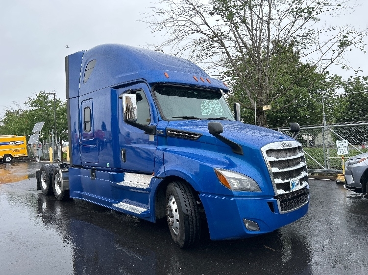 2020 FREIGHTLINER CASCADIA 126 in Portland, OR