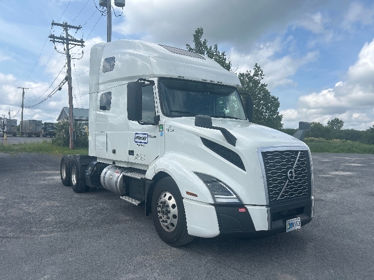 2023 VOLVO VNL64760 in Liverpool, NY