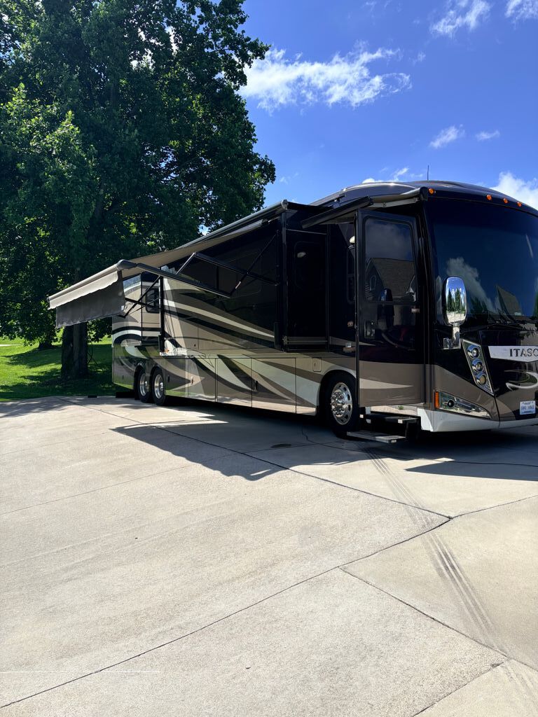 2013 Itasca Ellipse 42QD in lancaster KY