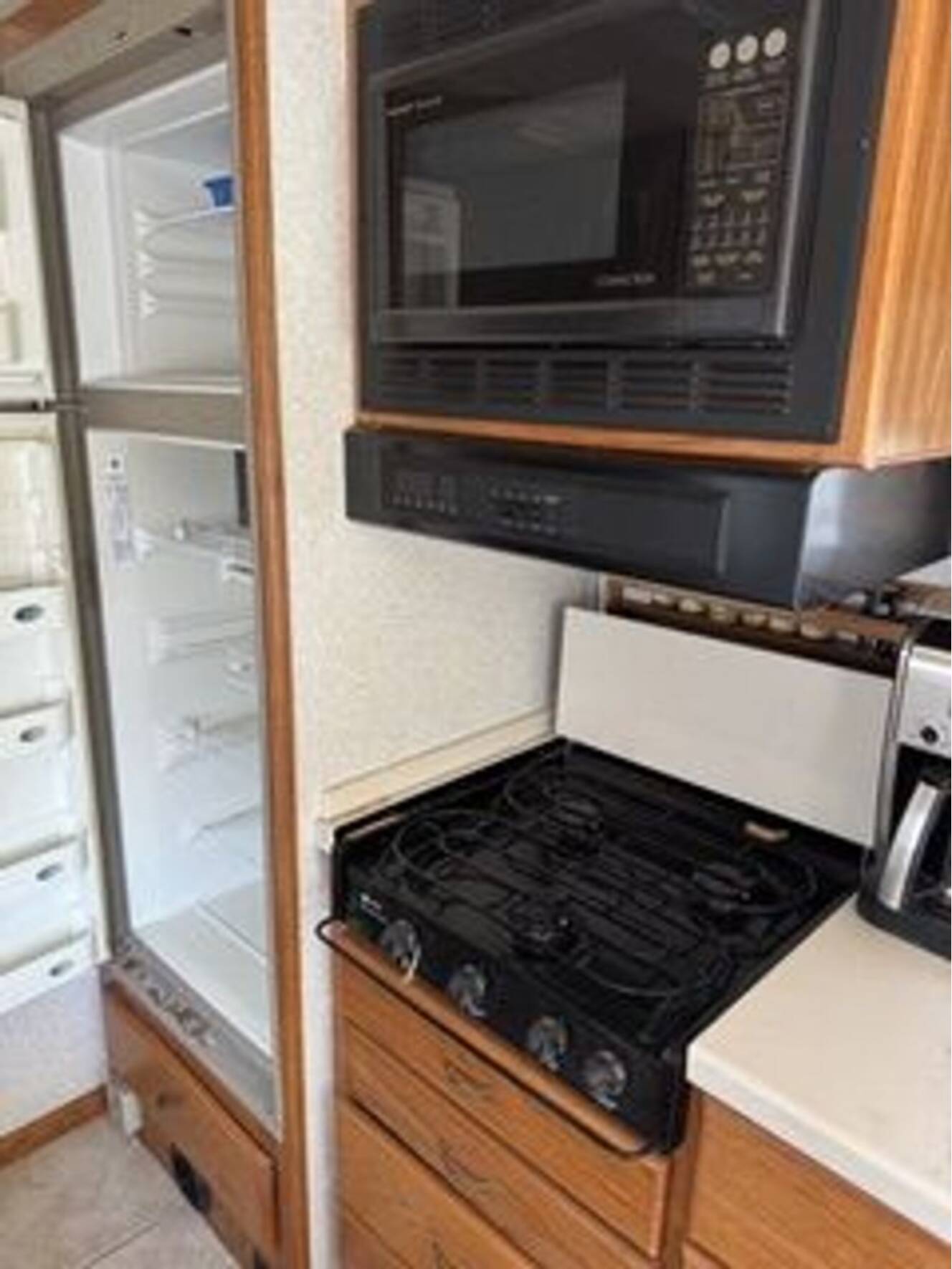 A photo of this 1999 Airstream Land Yacht 30