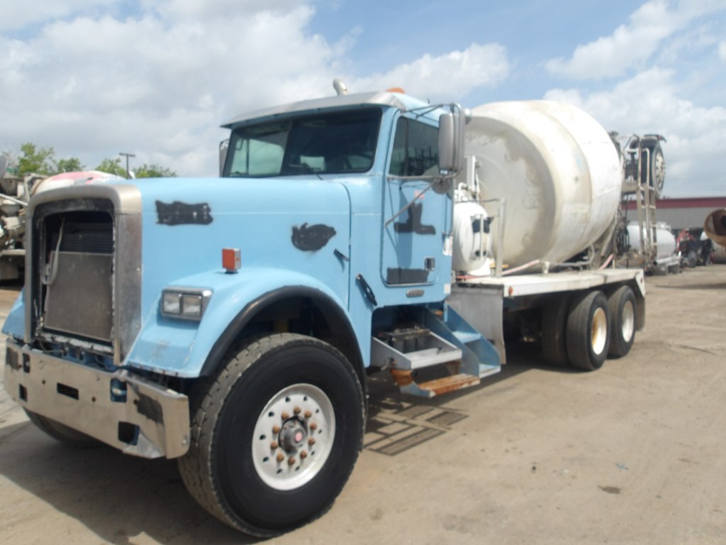 2004 FREIGHTLINER COLUMBIA in Houston, TX