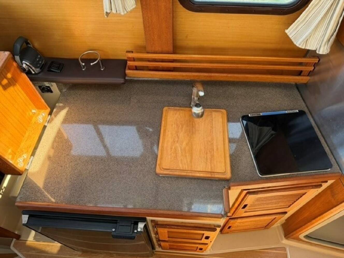 A photo of this 2016 Ranger Tugs R-25 SC