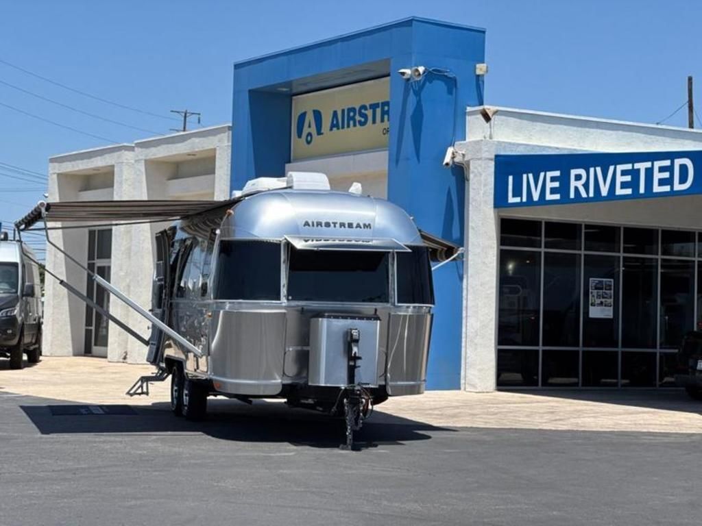 2020 Airstream Globetrotter® 23FB Twin in midway city CA