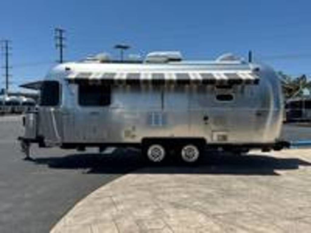 2020 Airstream Globetrotter® 23FB Twin in midway city CA