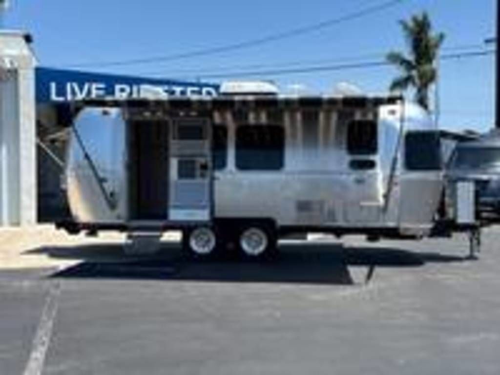 2020 Airstream Globetrotter® 23FB Twin in midway city CA