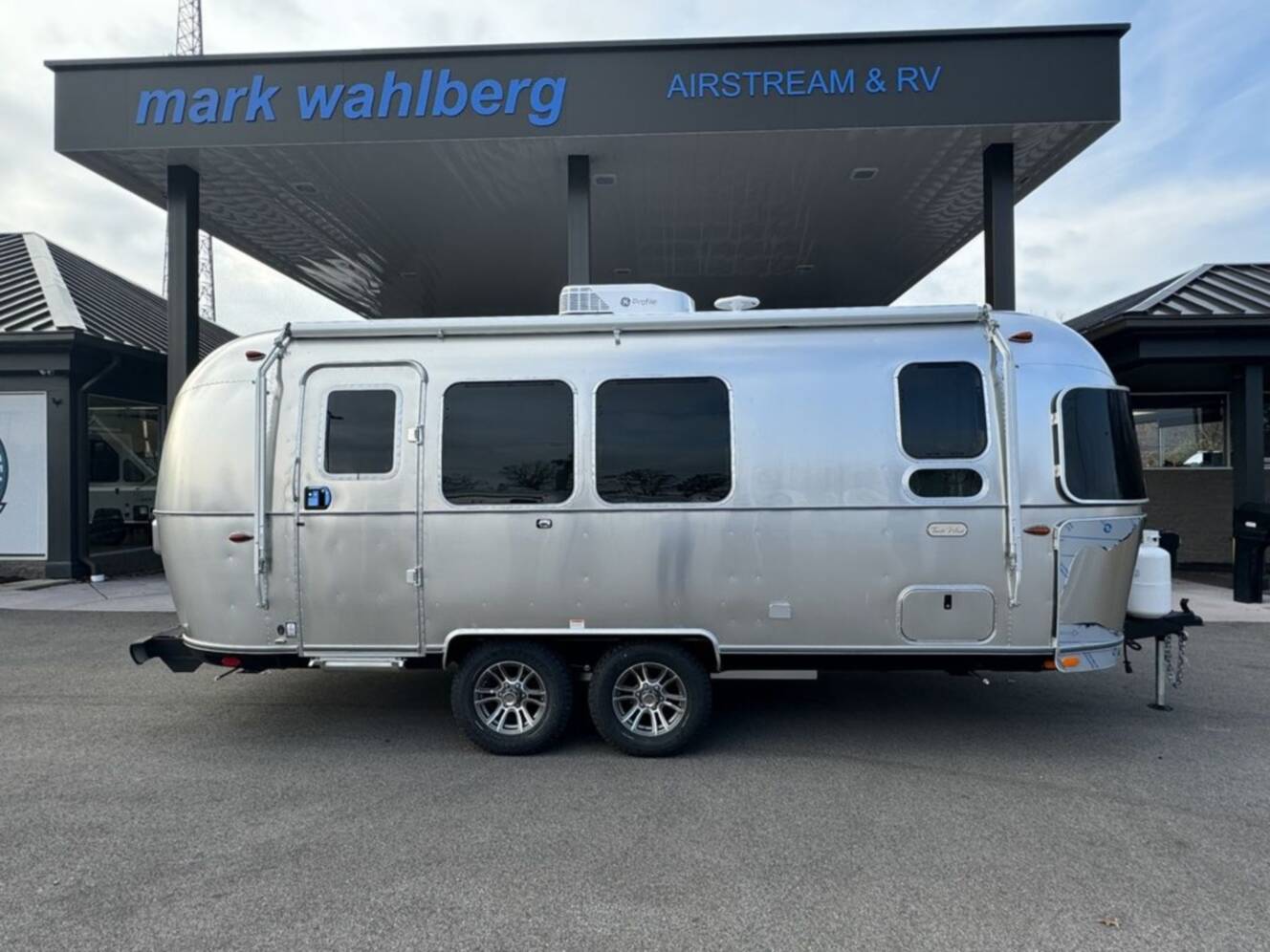 A photo of this 2025 Airstream Trade Wind 23FB