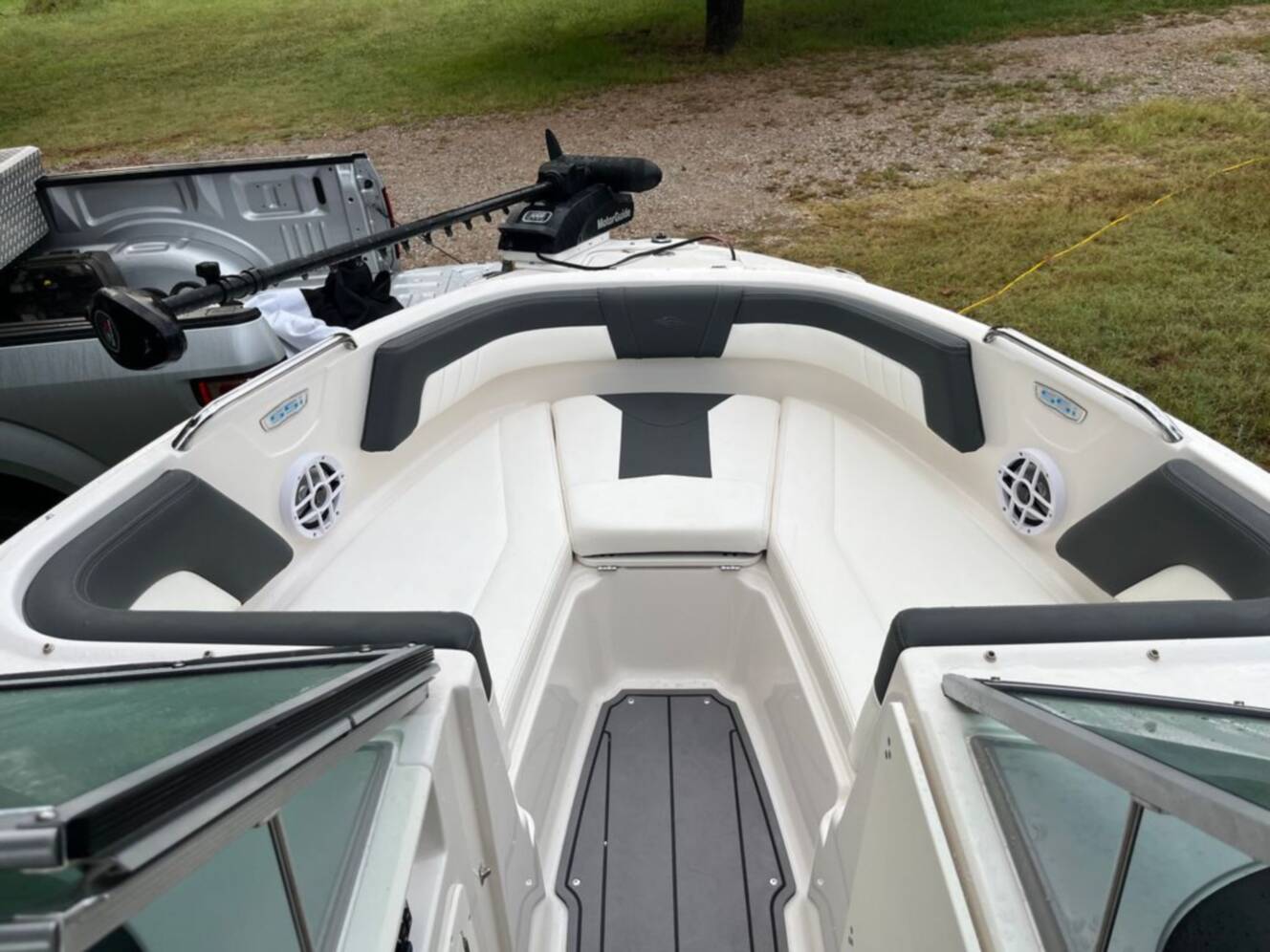 A photo of this 2023 Chaparral 21 SSI Ski & Fish