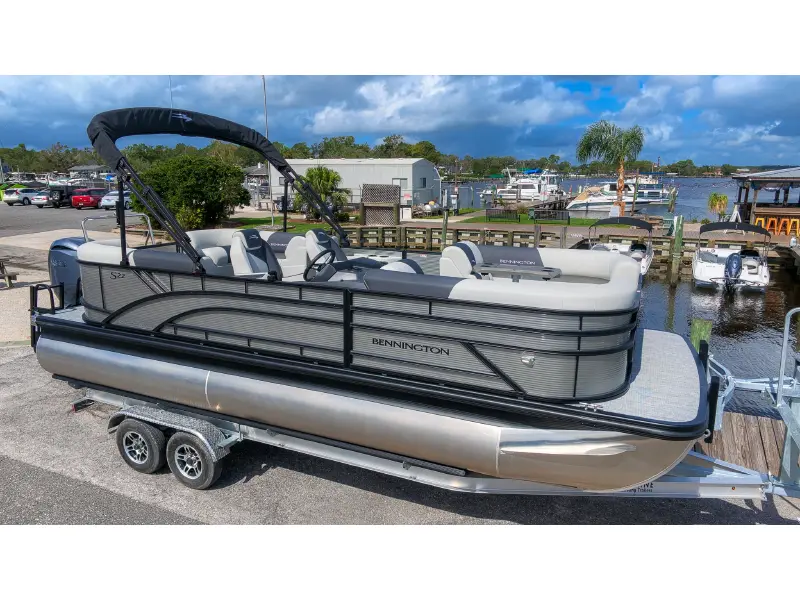 2027 Bennington 22 S1 STERN RADIUS