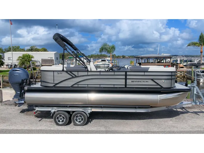 2027 Bennington 22 S1 STERN RADIUS