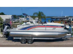 2027 Bennington 22 M SWINGBACK