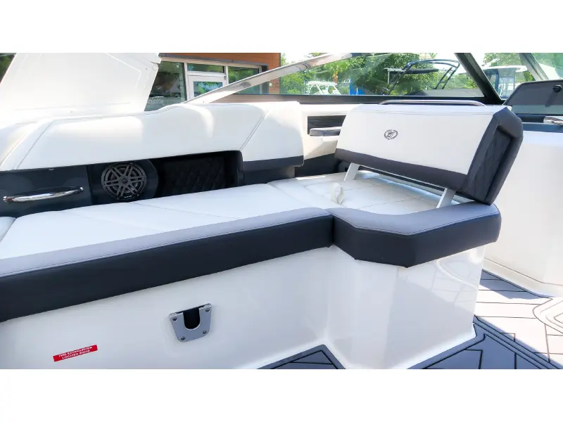 2022 Cobalt R6 Outboard