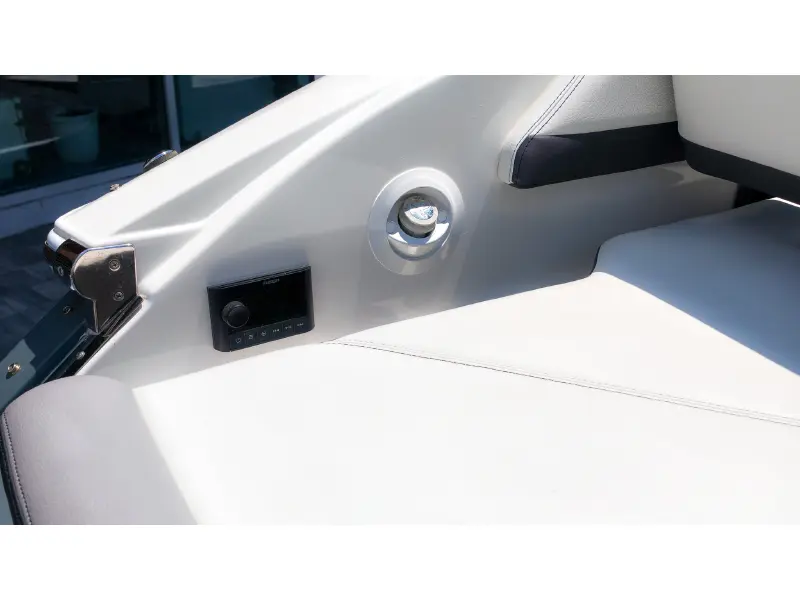2022 Cobalt R6 Outboard