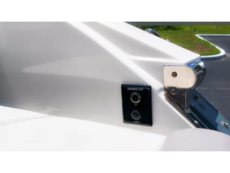 2022 Cobalt R6 Outboard