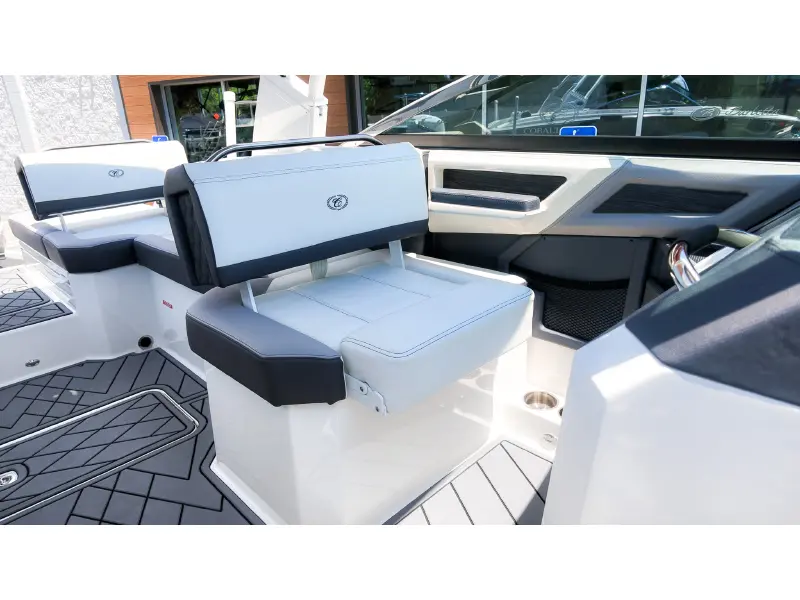 2022 Cobalt R6 Outboard