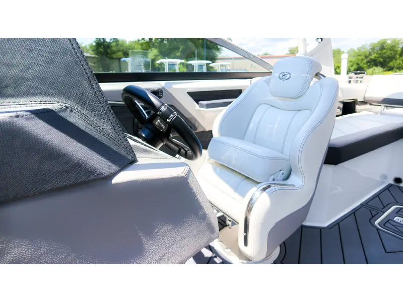 2022 Cobalt R6 Outboard