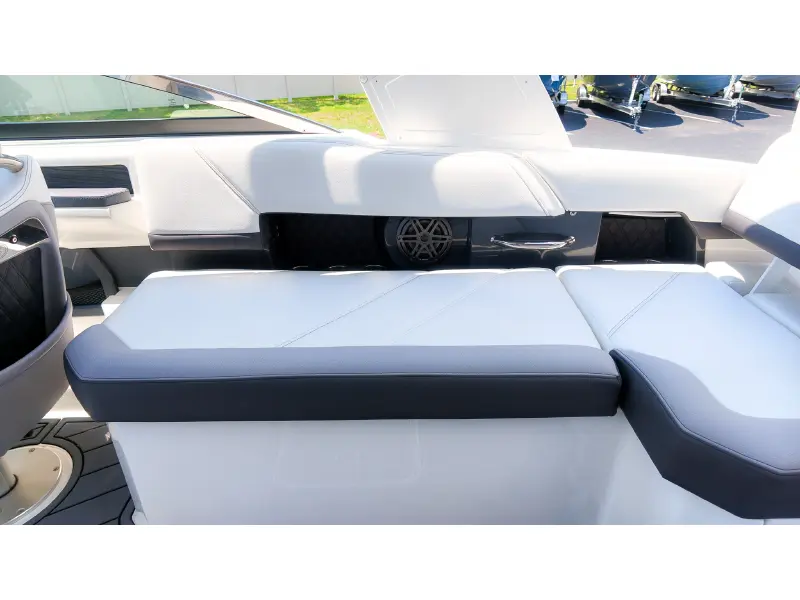 2022 Cobalt R6 Outboard