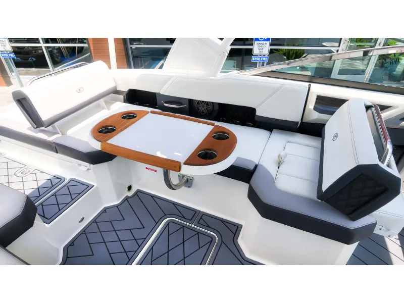 2022 Cobalt R6 Outboard