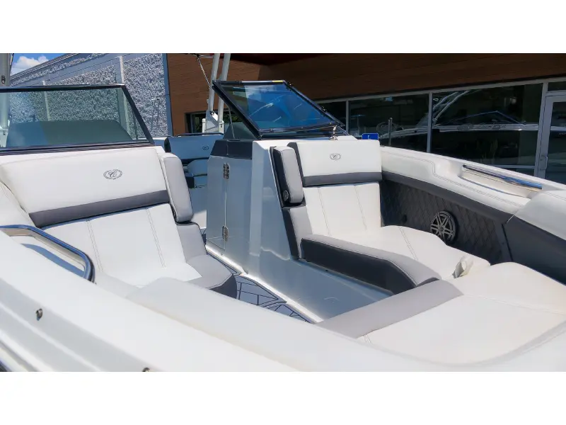 2022 Cobalt R6 Outboard