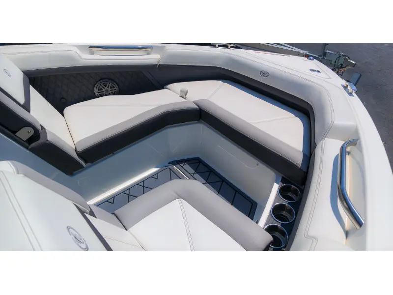 2022 Cobalt R6 Outboard