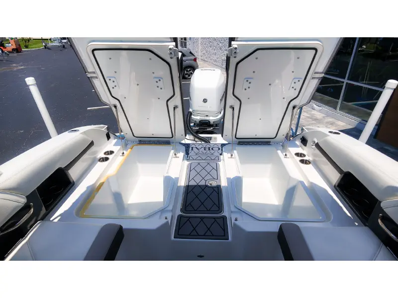 2022 Cobalt R6 Outboard