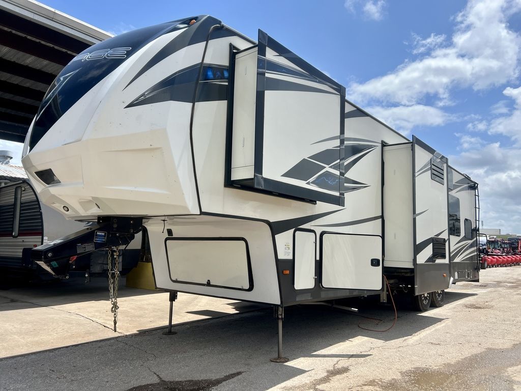 2018 Dutchmen Voltage 3605 in sealy TX