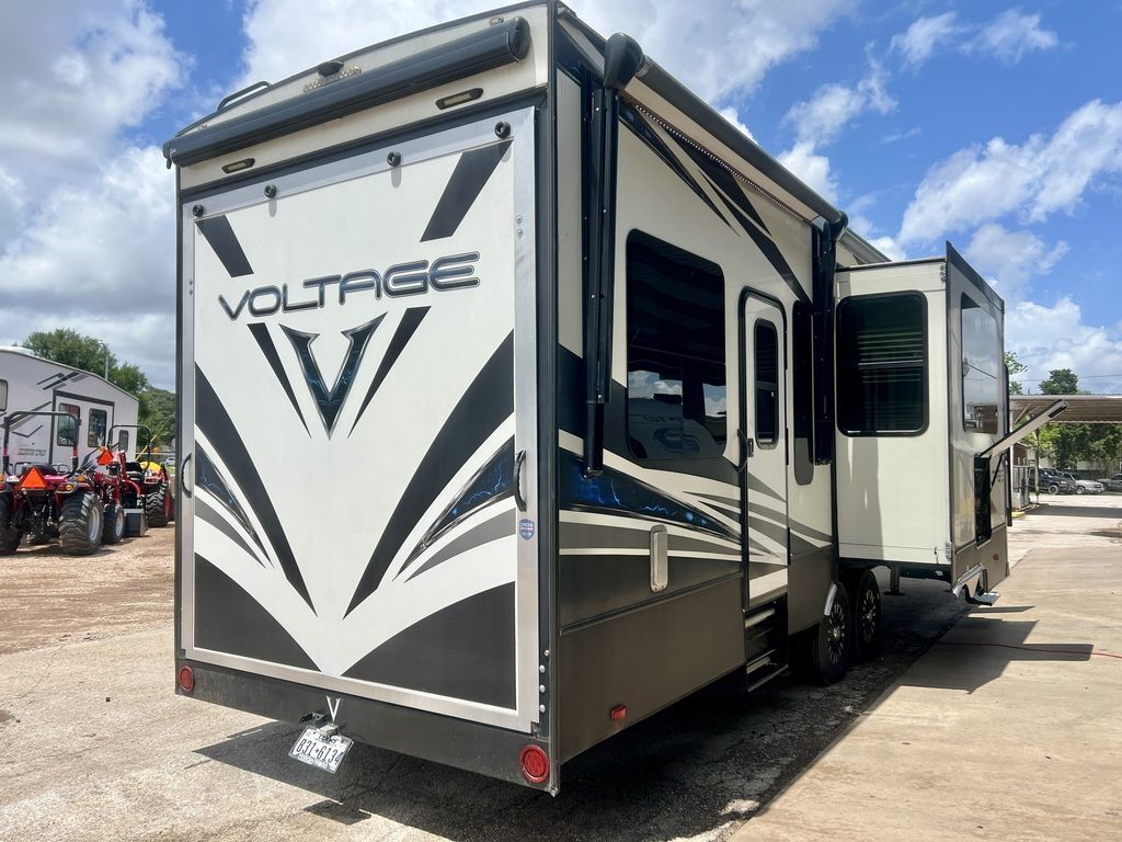 2018 Dutchmen Voltage 3605 in sealy TX