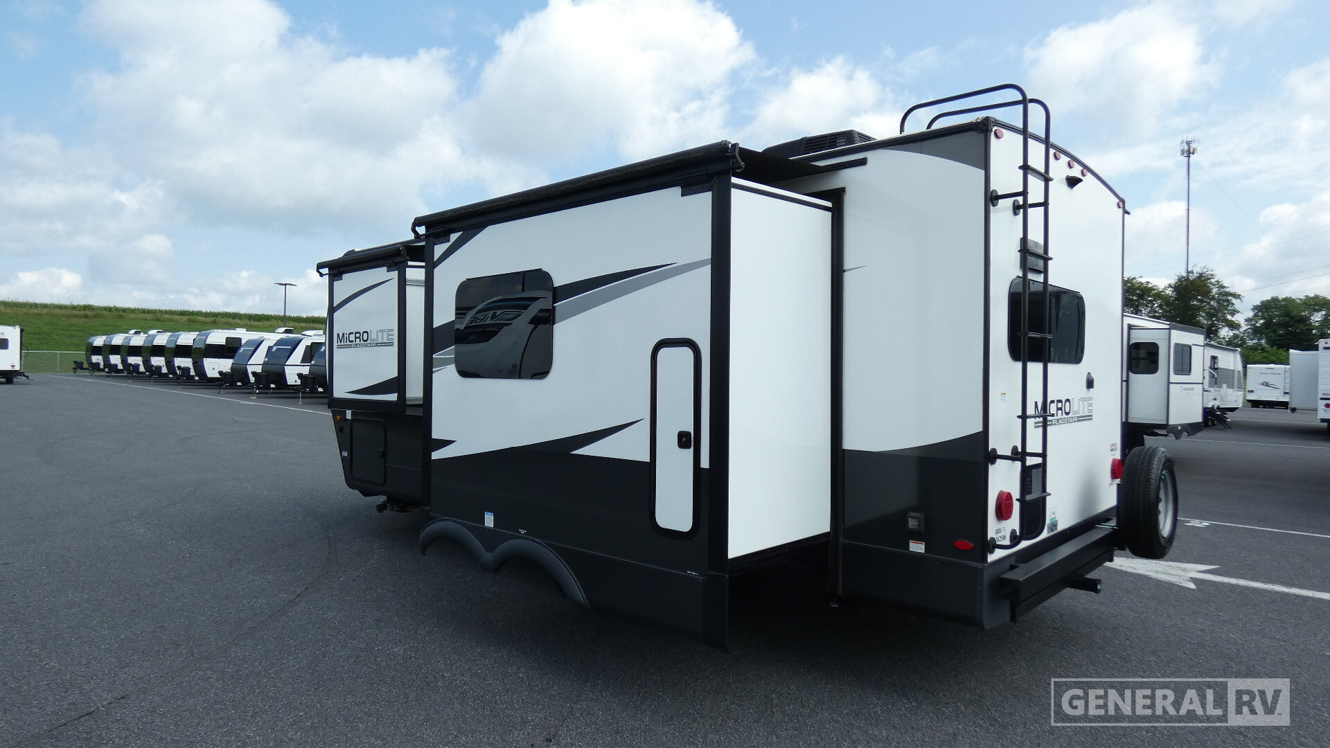 2024 Forest River Flagstaff Micro Lite 25SRK in elizabetown PA