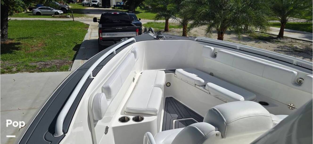 A photo of this 2016 Everglades 275 CC