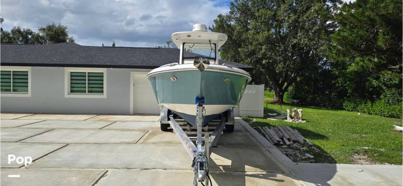 A photo of this 2016 Everglades 275 CC