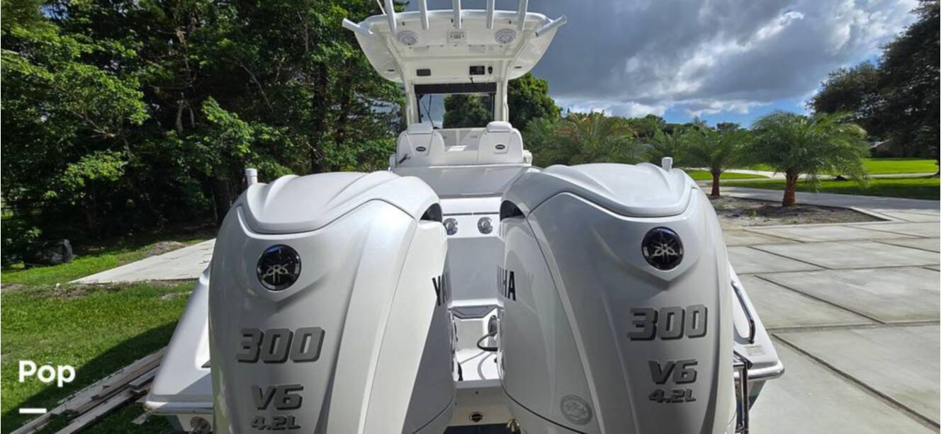 A photo of this 2016 Everglades 275 CC