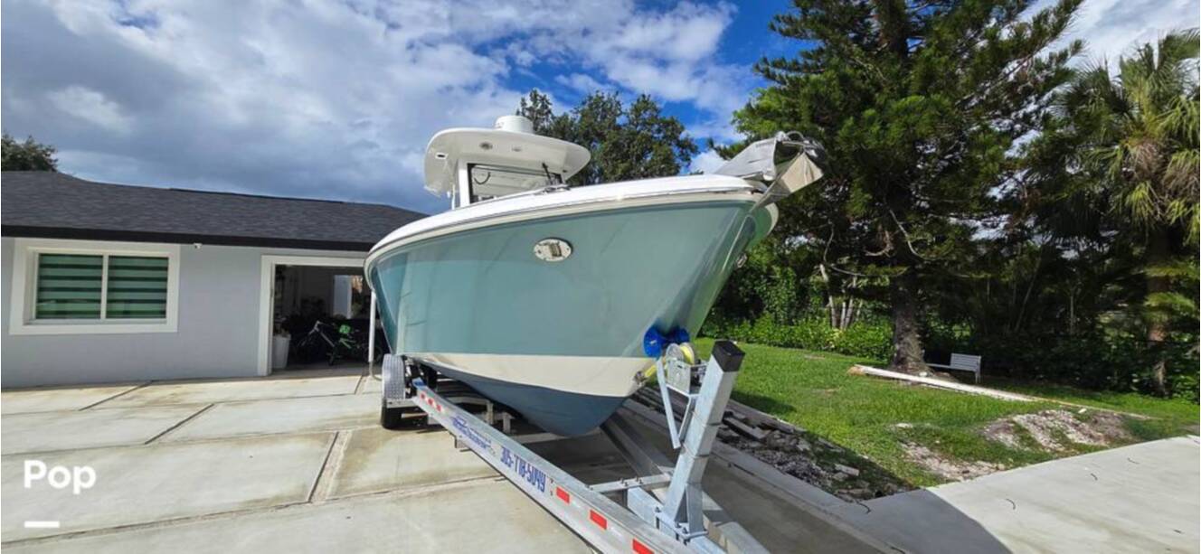 A photo of this 2016 Everglades 275 CC