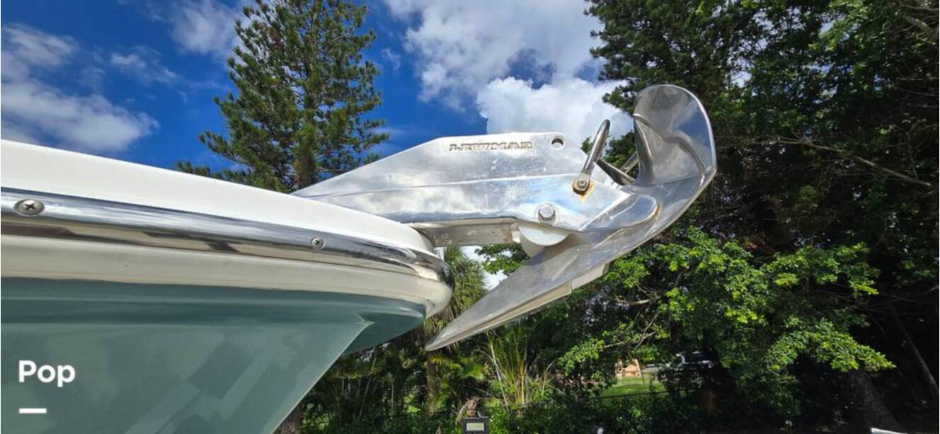 A photo of this 2016 Everglades 275 CC