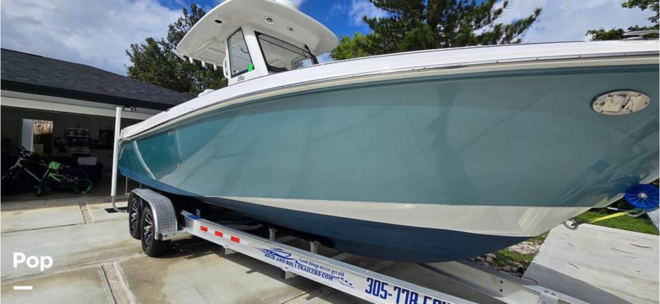 A photo of this 2016 Everglades 275 CC