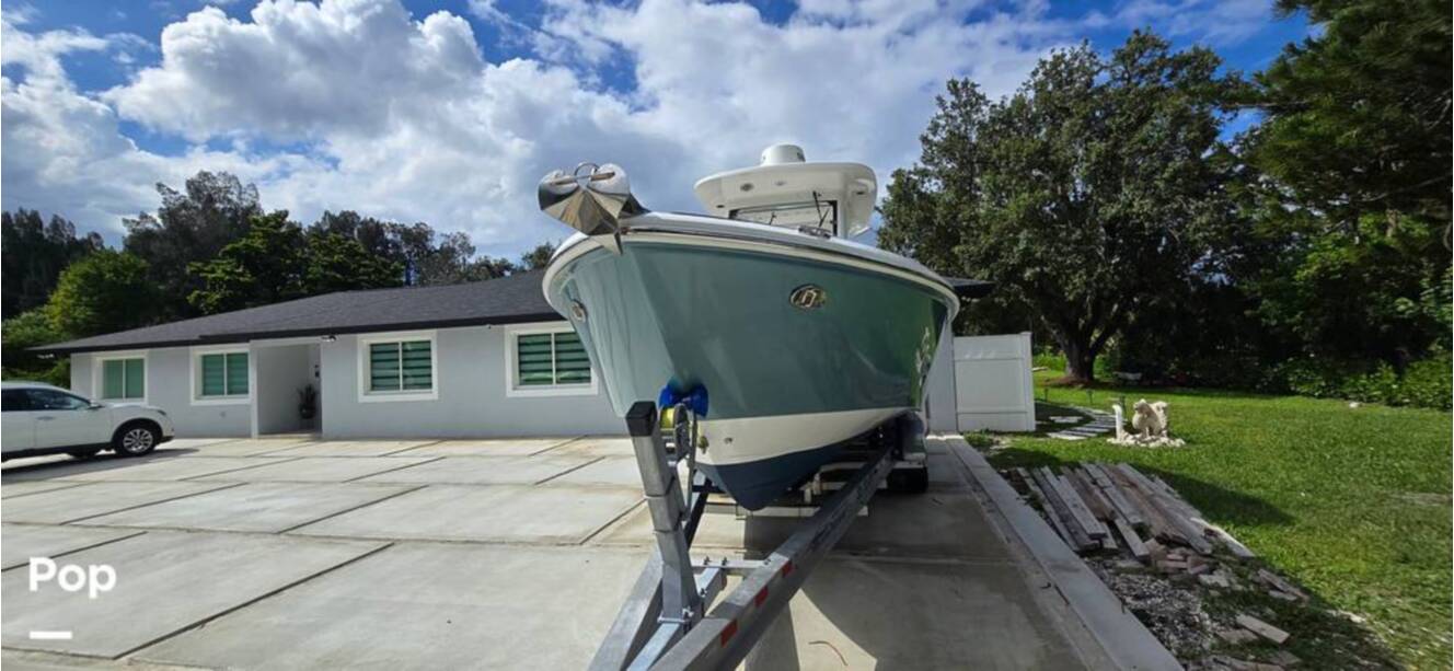 A photo of this 2016 Everglades 275 CC