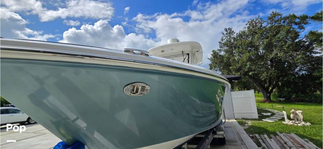 A photo of this 2016 Everglades 275 CC