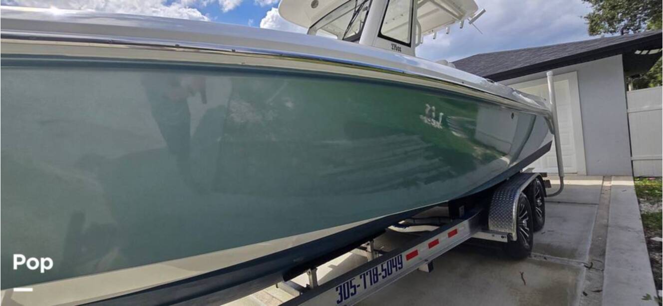 A photo of this 2016 Everglades 275 CC
