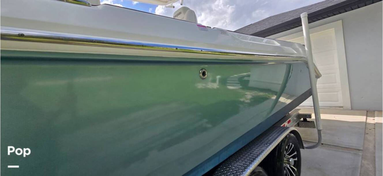 A photo of this 2016 Everglades 275 CC