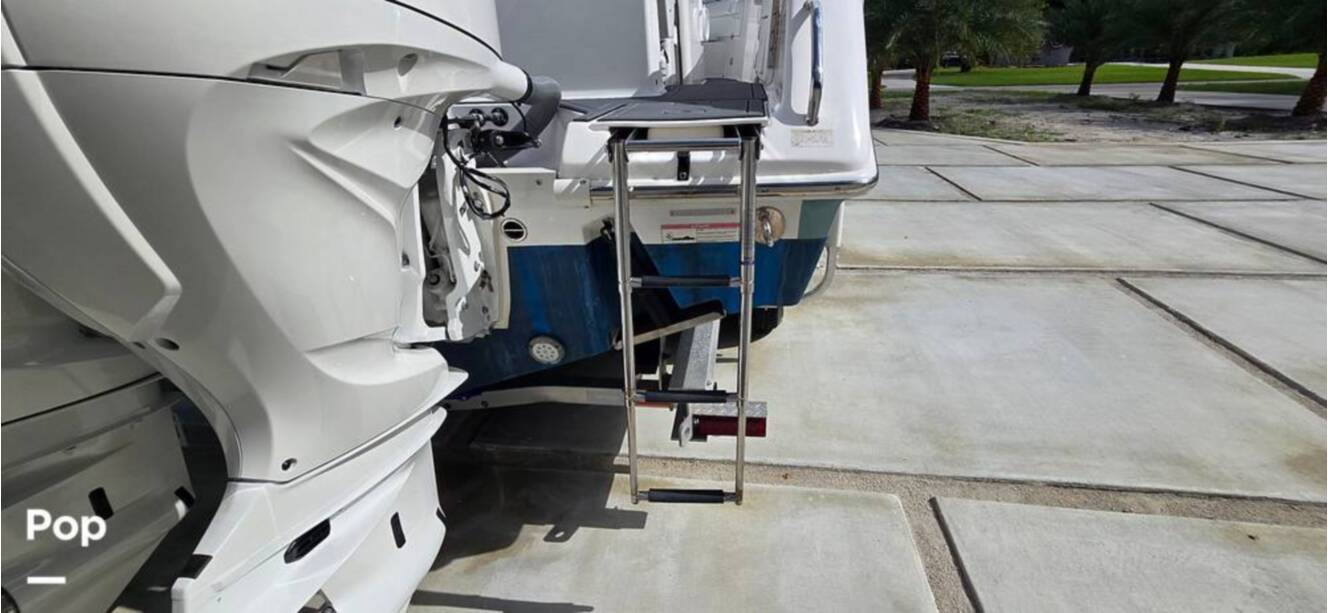 A photo of this 2016 Everglades 275 CC