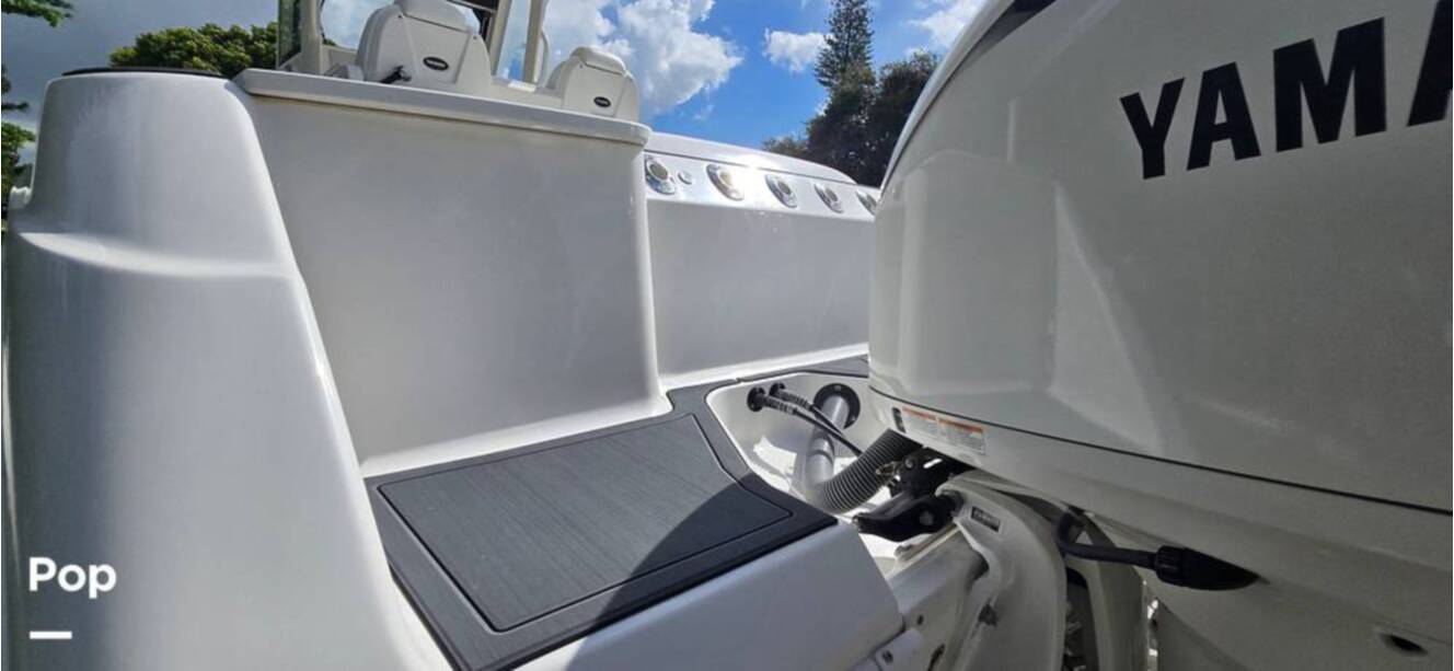 A photo of this 2016 Everglades 275 CC