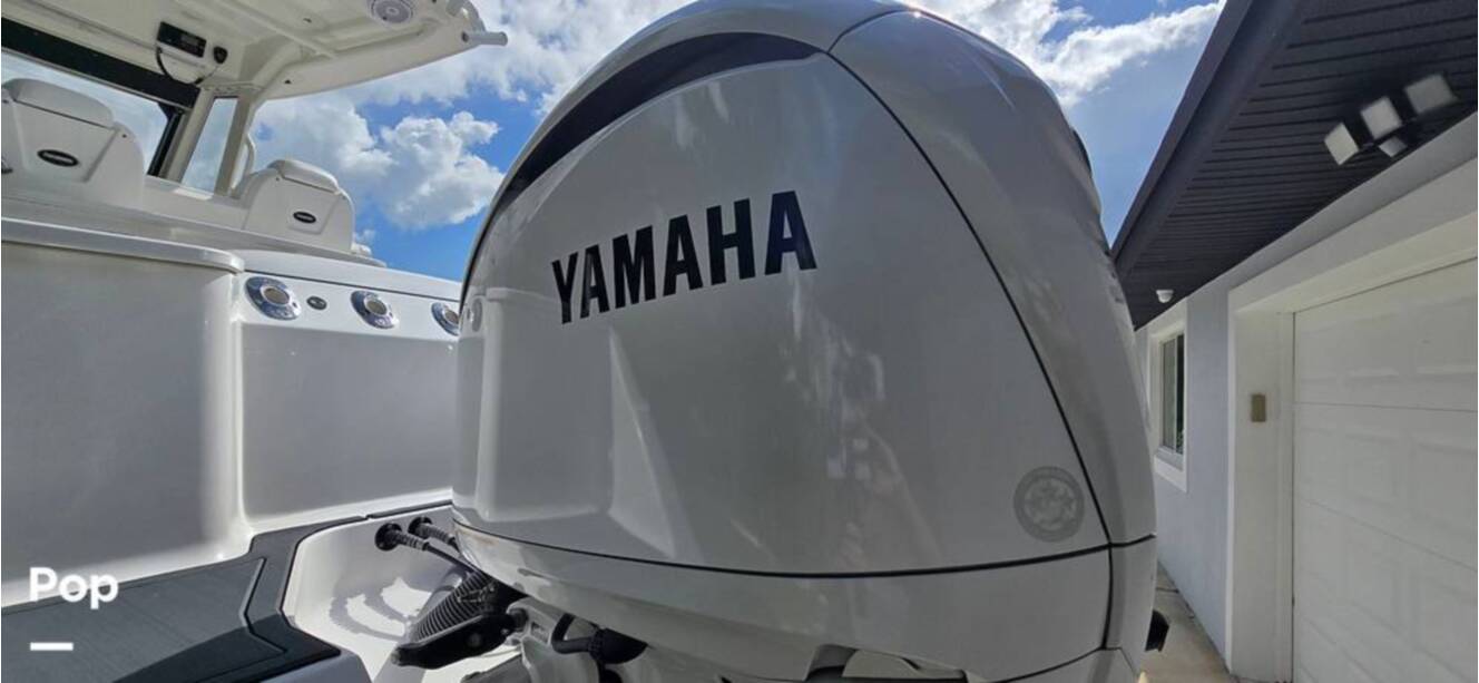 A photo of this 2016 Everglades 275 CC
