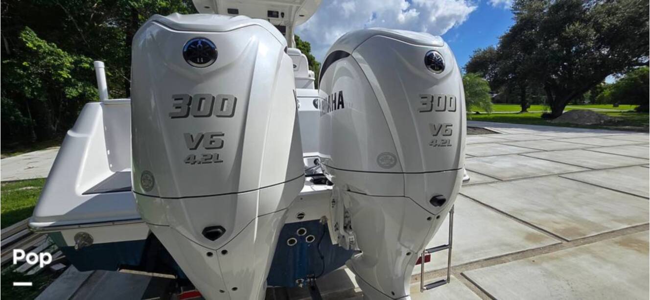 A photo of this 2016 Everglades 275 CC