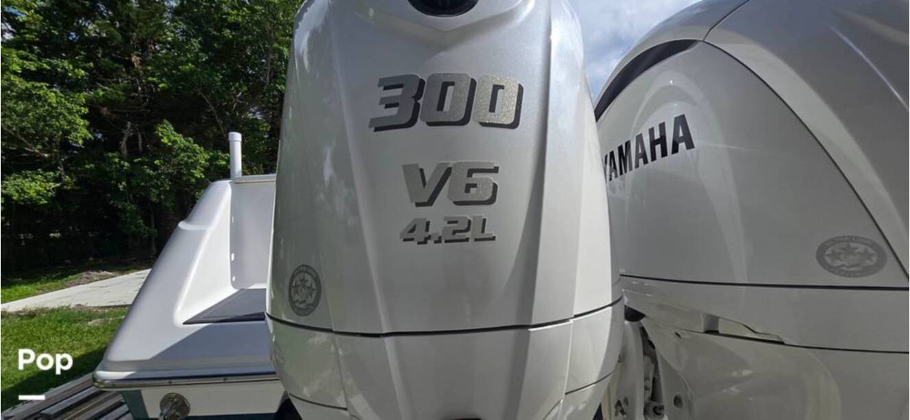 A photo of this 2016 Everglades 275 CC