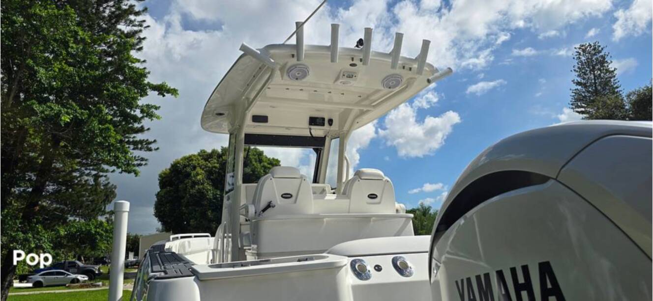 A photo of this 2016 Everglades 275 CC